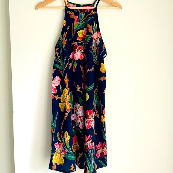 Dresses & Skirts - Cute Floral Print Summer Dress (Only Worn few times)